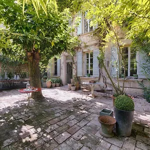 Holiday home Maison Xixe Et Jardin En Intramuros Avignon